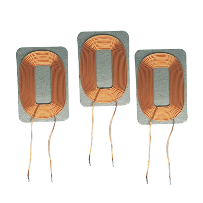Ραδιόφωνο κασκών Bluetooth που χρεώνει λαμβάνοντας τη σπείρα άμορφο καλώδιο που ευθυγραμμίζεται